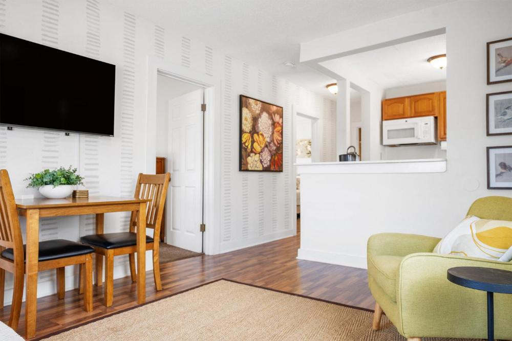 The Flats on Florida St - Super Comfy 2-Bedroom Apartments